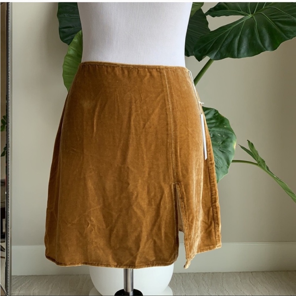 New without tags Reformation Cleo velvet mini skirt gold size 4